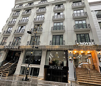 Novelty Hotel