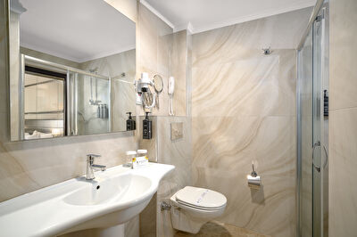 Standart Kara Manzaralı Oda